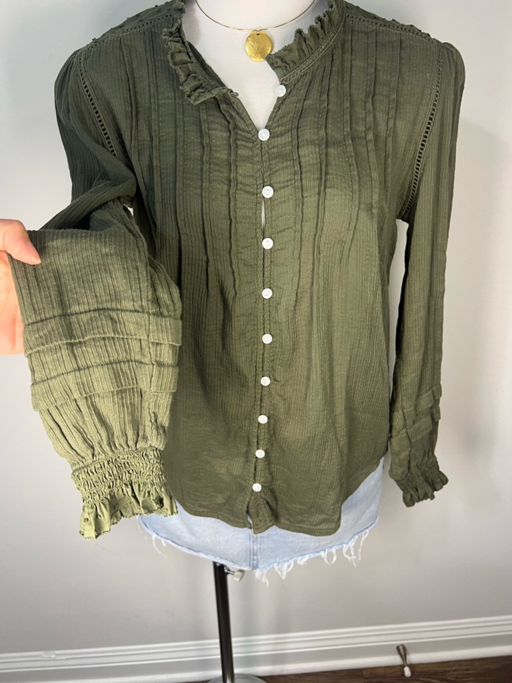 Quince Organic Cotton Peasant Blouse Size S Green Textured Ruffle Neck Button - Picture 4 of 9